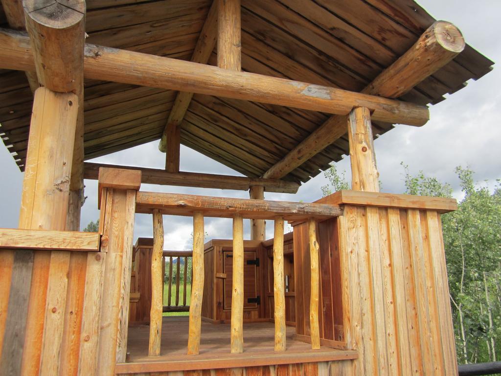 Ldr Lodge - Last Dollar Ranch Smithers Exterior foto